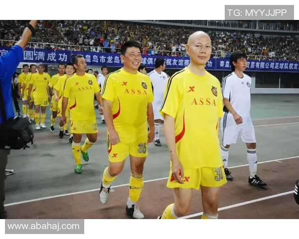 足球明星敬酒瞬间高清图片欣赏展现球场外的魅力与风采 足球明星敬酒瞬间高清图片欣赏展现球场外的魅力与风采